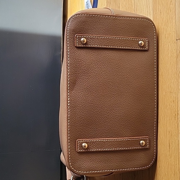 Dooney and Bourke Taupe Pebble Leather Lily Bucket Shoulder Bag NWOT - Picture 4 of 10